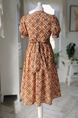 PRZEDSPRZEDAŻ Sukienka LILIANA karmelowa elegancja w stylu retro, bawełniana.