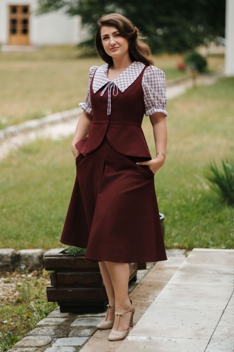 konstancja spódnica kamizelka bordo przód Hania.jpg